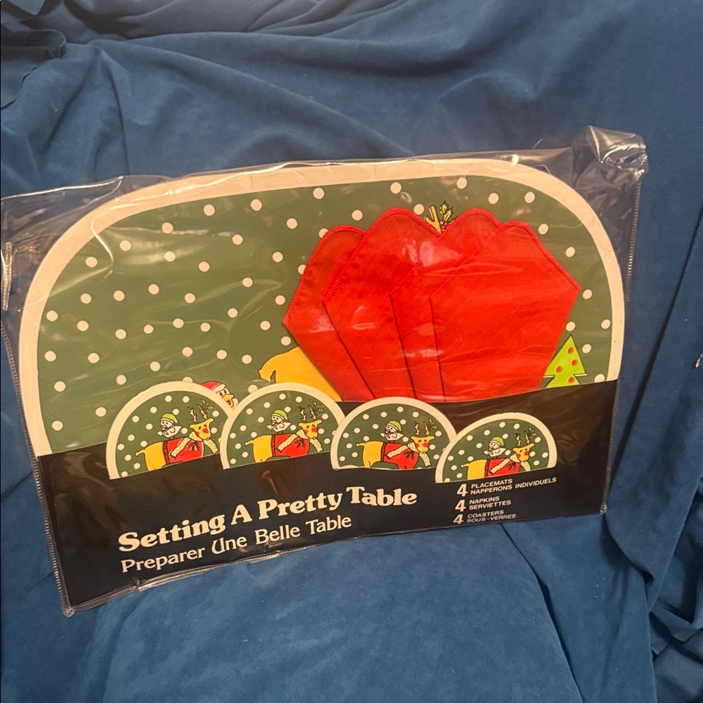 NEW Festive Table Setting Kit with Red and Green Design